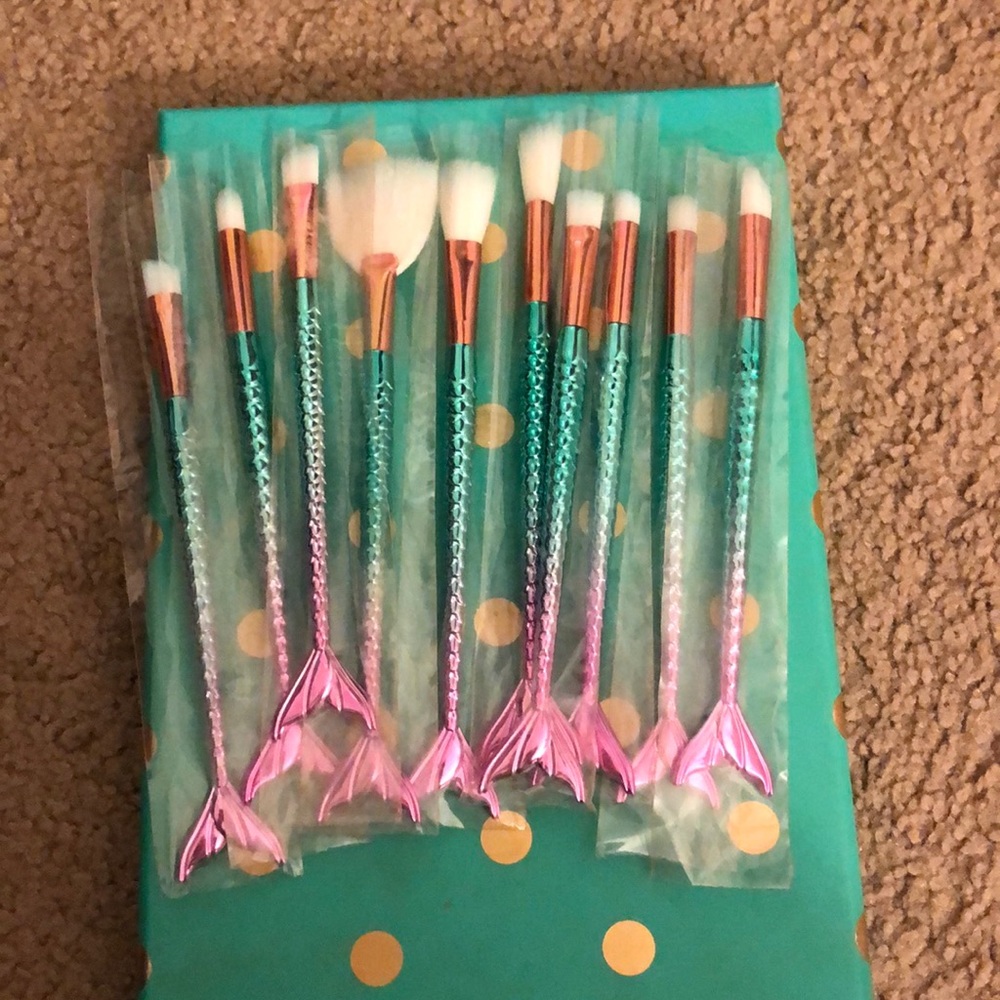 NEVER USED makeup brushes 🌷
